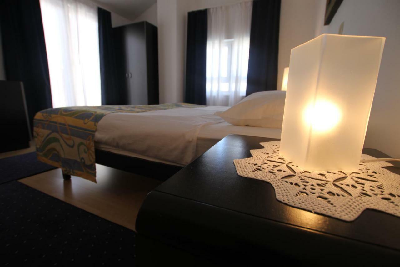 Apartments Macolic Rab Town Ngoại thất bức ảnh