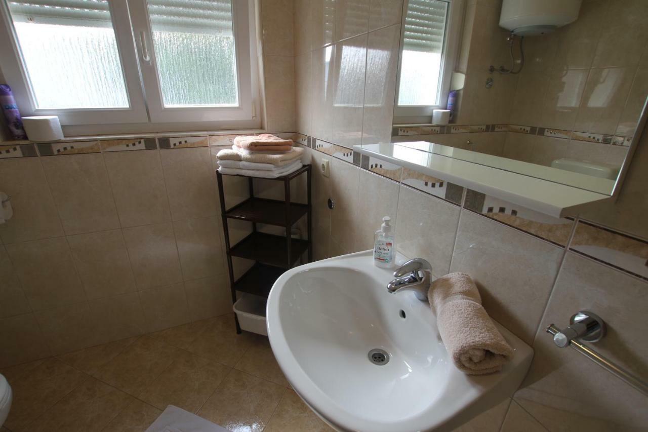 Apartments Macolic Rab Town Ngoại thất bức ảnh