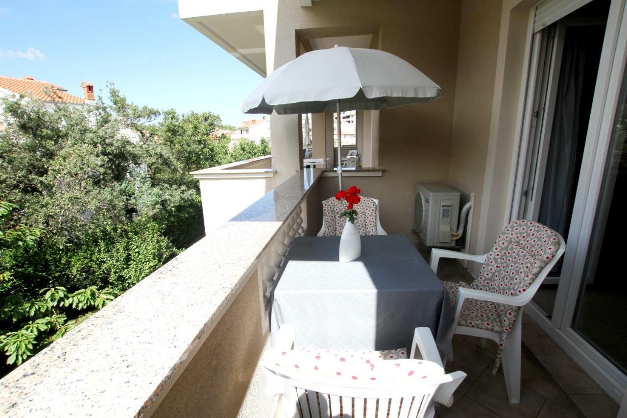 Apartments Macolic Rab Town Ngoại thất bức ảnh