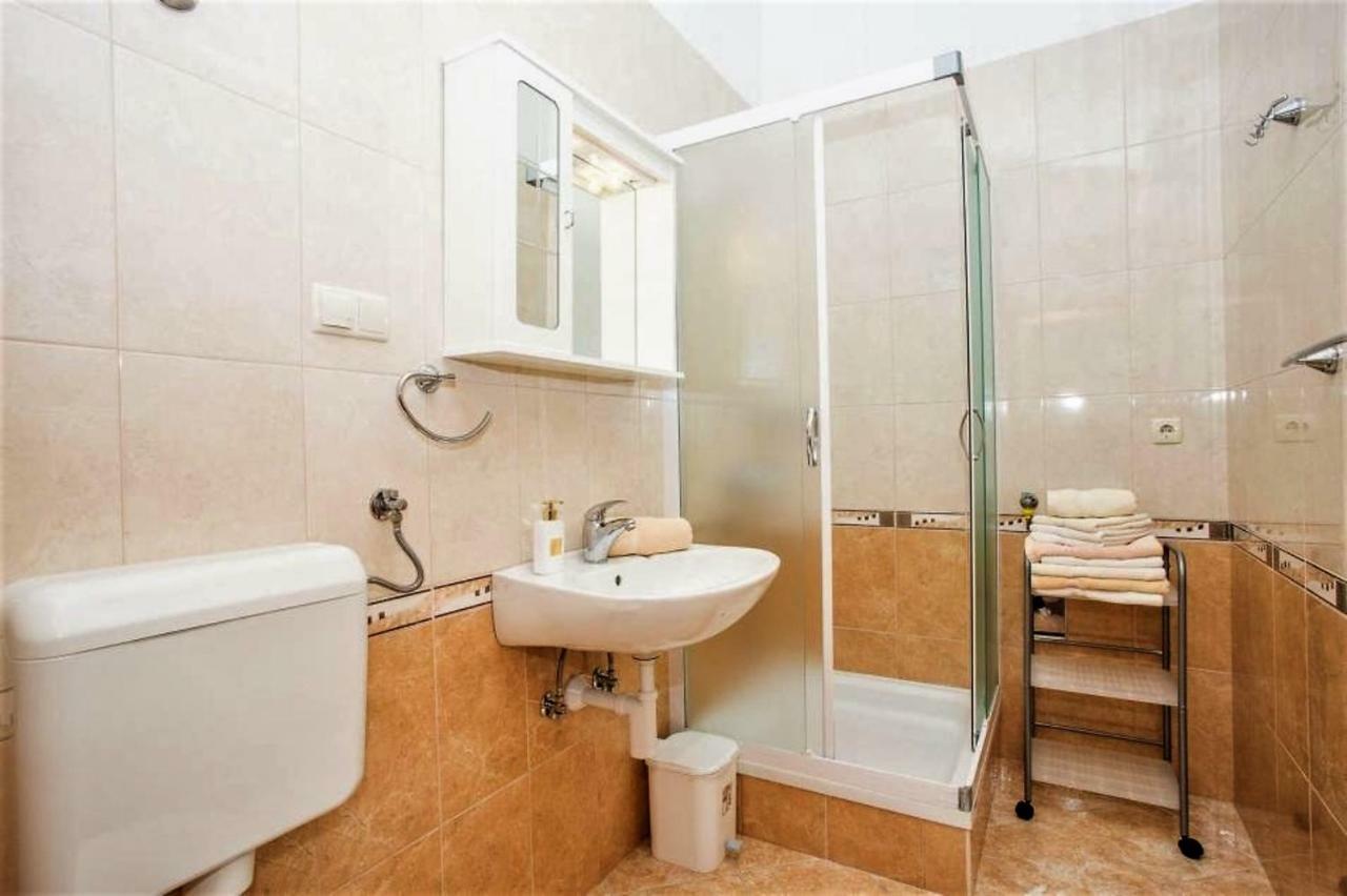 Apartments Macolic Rab Town Ngoại thất bức ảnh
